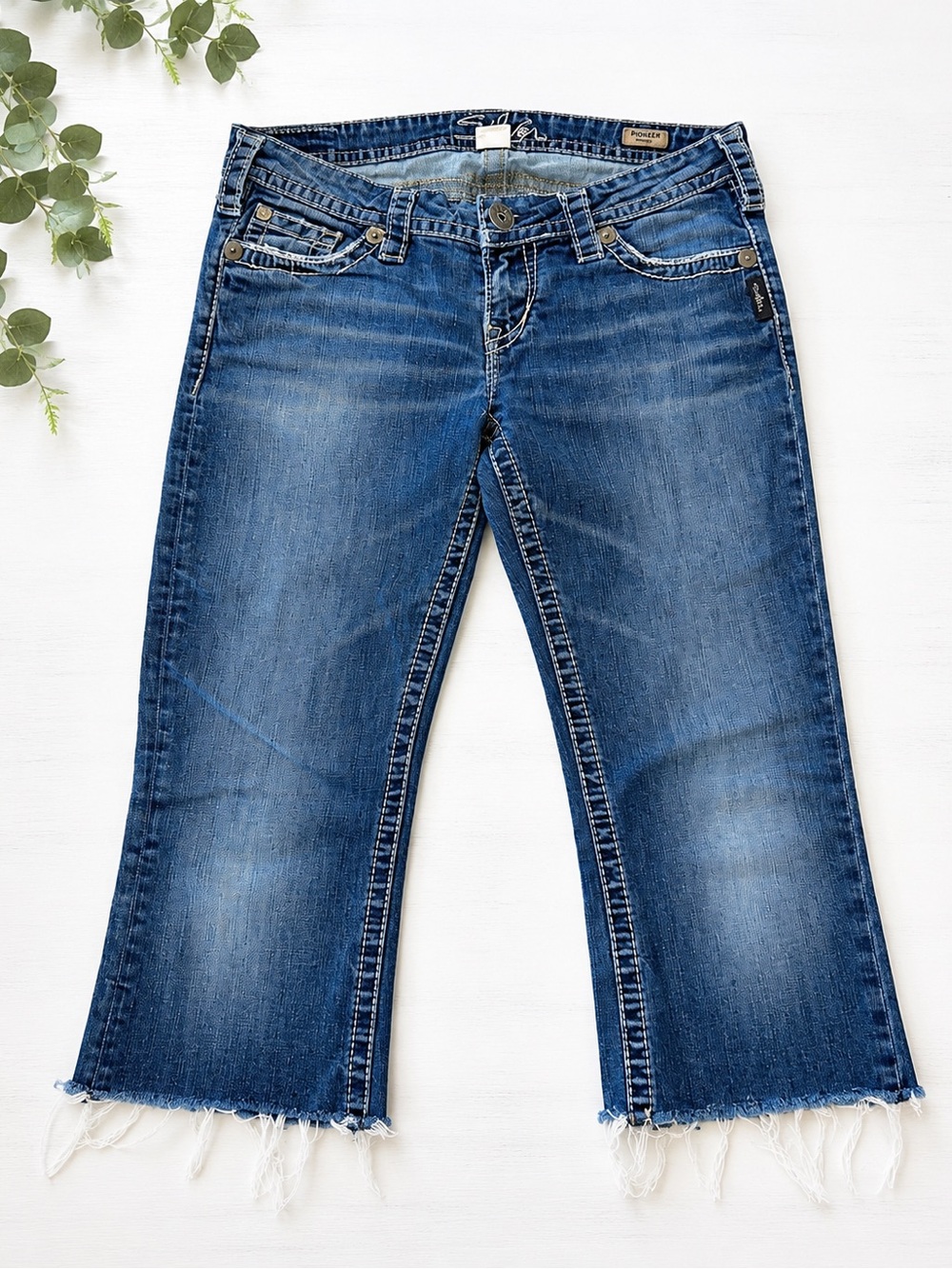 Silver Jeans Pioneer Y2K Distressed Cropped Bootcut Jeans Raw Hem 29